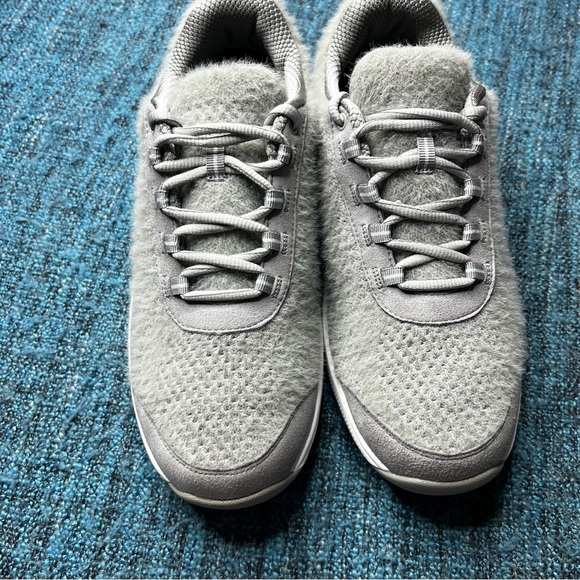 Orthofeet 989 Coral Wool Comfort Sneakers in Gray White WIDE Width - Picture 3 of 9